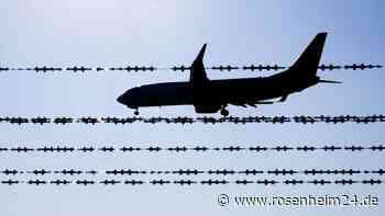 Sieben Flüchtlinge an Bord: Welche Kosten der Abschiebe-Charterflug verschlungen hat