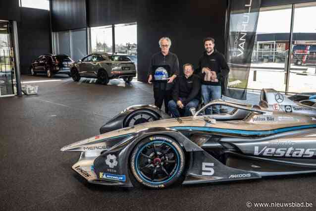Vader van wereldkampioen Formule E Stoffel Vandoorne exposeert kunst op opmerkelijke plek: “Ook zijn kampioenenauto staat hier”