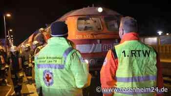 Bahnhof und Strecke gesperrt: Das ist über den Lok-Brand in Ampfing bekannt – Das sagen Pendler