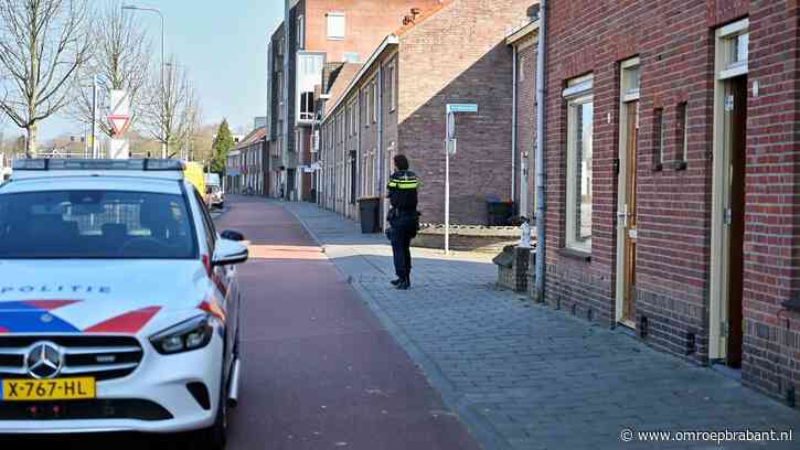 Man overvallen terwijl hij stoep voor zijn huis staat te vegen