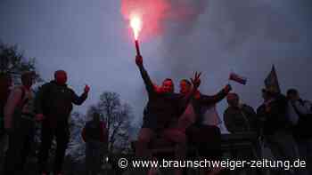 Schallwaffe bei Demo in Serbien: Wie funktioniert die Kanone?