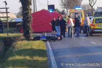 Autobestuurder raakt motorrijder tijdens manoeuvre: man (37) valt en overlijdt
