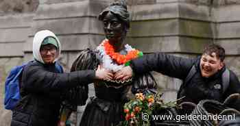 Beroemd standbeeld in Dublin zo vaak betast dat haar diepe decolleté verkleurd is: ‘Laat Molly met rust’