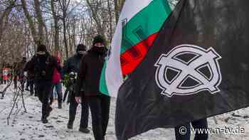 Zwei Jahre im Untergrund: Linksextremistin stellt sich nach Angriff auf Neonazis