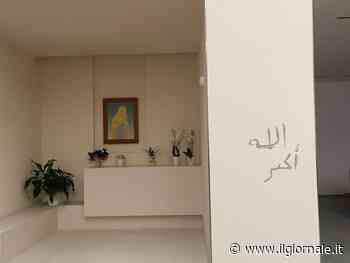 Lo straniero esce dal Cpr e vandalizza la chiesa con scritte inneggianti ad Allah