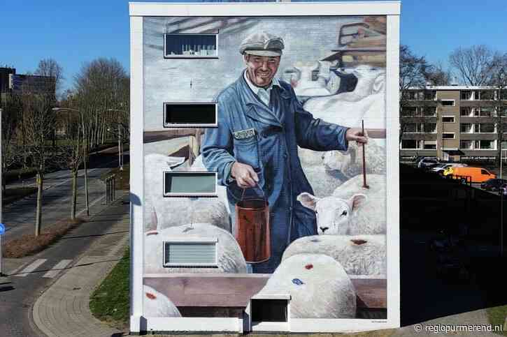 Muurschildering aan de Kolfstraat in Purmerend eert veemarktverleden
