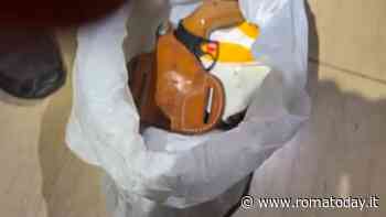 Tor Bella Monaca al setaccio: trovata una pistola nel vano ascensore. Sequestrati 300 grammi di cocaina (video)