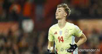 Spaanse debutant Dean Huijsen na fluitconcert in de Kuip: ‘Ach, het maakt deel uit van het voetbal’