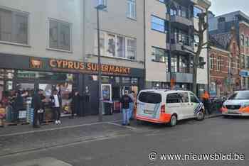 Uitbater van supermarkt raakt zwaargewond bij steekpartij, verdachte opgepakt