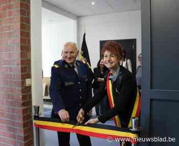 Gerenoveerd commissariaat heeft beveiligde ingang met camerabewaking