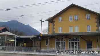 Im Zuge des Umbaus: Bleibt historisches Vordach am Brannenburger Bahnhof erhalten?