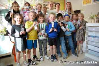 Leerlingen krijgen kleurpotloden in verschillende huidtinten: “Zo leren we dat iedereen er anders uitziet”