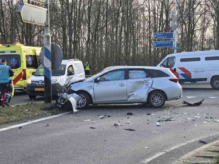 Meerdere gewonden bij zware aanrijding op kruising