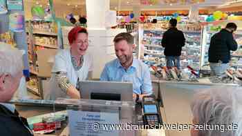 Darum sitzt Wolfsburgs OB Weilmann an der Drogeriemarkt-Kasse