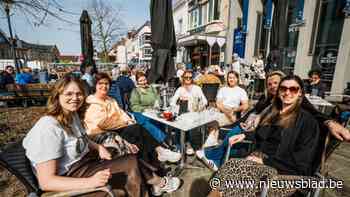 Daar is de lente, daar is de zon: Herentalse terrasjes lopen vol, Saharazand spoelt weg in Geel en eenzame fietser geniet van warme bries op weg naar Meerhout