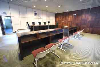 Dronken tiener slaat en schopt hulpverlener: “Was in paniek omdat hij  schoenen kwijt was”