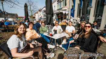 Daar is de lente, daar is de zon: Herentalse terrasjes lopen vol, Saharazand spoelt weg in Geel en eenzame fietser geniet van warme bries op weg naar Meerhout