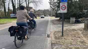 Voorstel van Groen om grote fietszone te maken door alle partijen weggestemd: “Als auto’s te lang achter je gat rijden, voel je je ook onveilig”