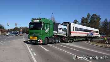 Ein ICE rollt durch Geretsried: Ziel ist die Feuerwehrschule