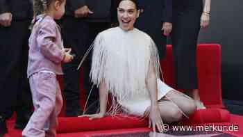 Gal Gadot küsst ihre Tochter auf den Mund – ein Moment, der jetzt für hitzige Diskussionen sorgt