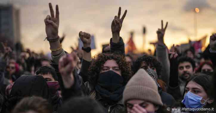 Turchia, scontri a Istanbul al corteo per l’arresto del sindaco: “Siamo 300mila”