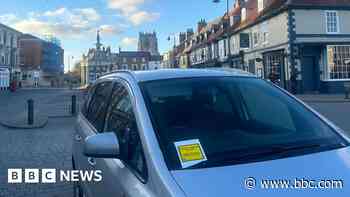 Driver felt 'conned' over parking fine in square