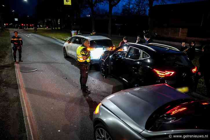 Drie auto’s botsen en raken fors beschadigd: voertuigen afgesleept
