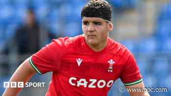 Wales U20 prop Scott signs 'long-term' Bristol deal
