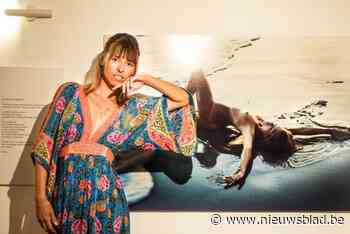 Marisa Papen heeft geen spijt van haar naaktfoto’s bij religieuze ijkpunten: “Ik heb mensen laten stilstaan bij de hypocrisie. Project geslaagd”