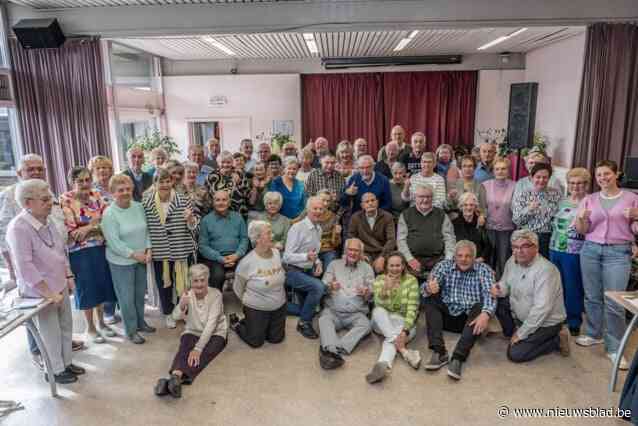 Leden van bolletraclub Ten Elsberge genieten van gezellig etentje