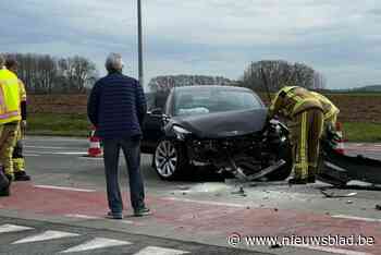 Auto’s delen in brokstukken bij ongeval: “Ik was even in shock”