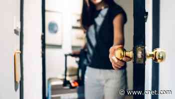 7 Tested Tricks to Spot Spy Cameras in Your Airbnb Rental