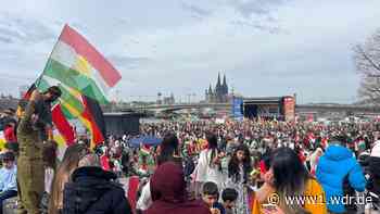 Zehntausende Kurden feiern Neujahrfest in Köln