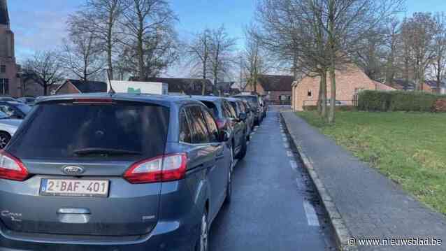 CD&V-DBM wil parkeren in begin kasseiweg naar kasteel Westmalle weer mogelijk maken, “zeker bij uitvaarten wordt parkeerverbod als pestmaatregel ervaren”