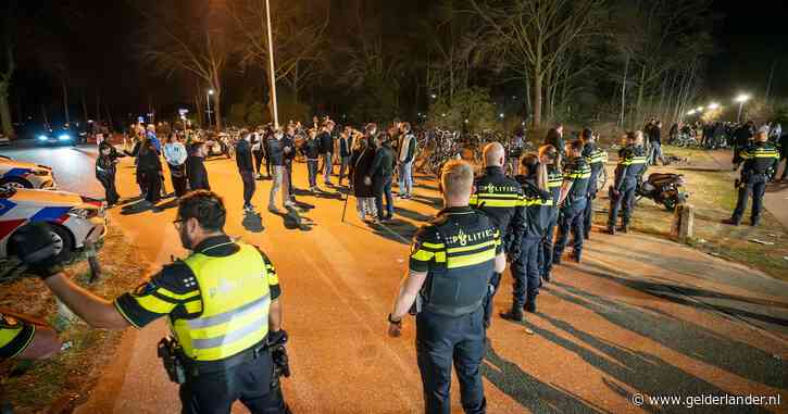 Dit gebeurde er tijdens de ontspoorde derby tussen DTS Ede en Bennekom: ‘Een beveiligingshond heeft nog iemand in zijn been gebeten’