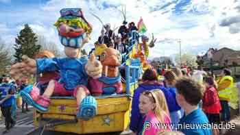 Heiknuiters brengen lente mee met bonte carnavalsoptocht