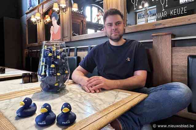 Eetcafé Petit Paris lanceert opmerkelijk initiatief: “Met blauw badeendje sta je open voor een tafelgenoot”