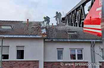 FW-NE: Ausgedehnter Wohnhausbrand | Vier Einfamilien-Reihenhäuser unbewohnbar | Keine Verletzten