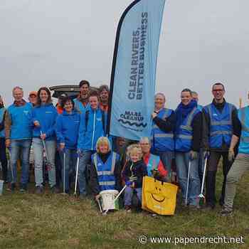 Vrijwilligers ruimen veel afval op bij oevers Merwede