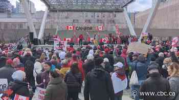 Toronto crowd gets its elbows up in show of solidarity against U.S. tariffs, annexation threats