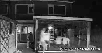 Aartje (81) ziet hoe inbrekers kluis uit haar woning halen, maar ze kan weinig doen want ze zit in Spanje