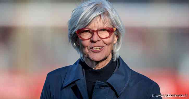 PSV aan kop in spannende titelstrijd, Ajax-coach geeft ondanks één punt verschil al op: ‘Verspelen het hier definitief’