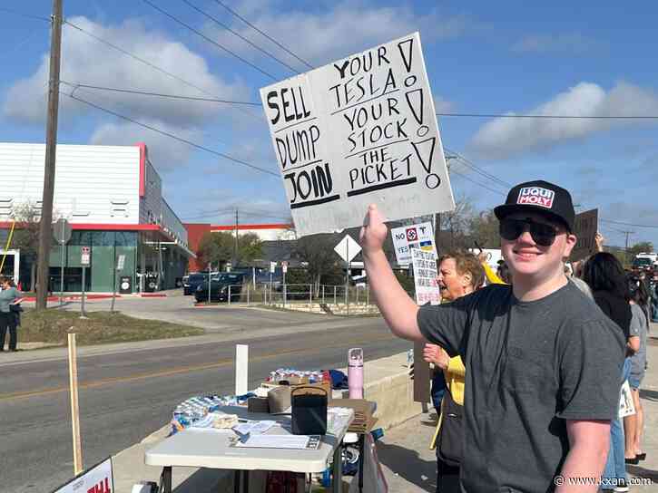 Protesters gather outside Austin Tesla showroom for second week in a row