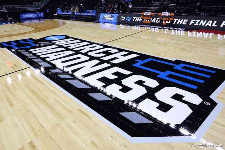 How many perfect brackets remain in the women's NCAA tournament, according to ESPN?