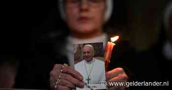 Paus mag zondag na vijf weken het ziekenhuis verlaten, moet twee maanden aansterken