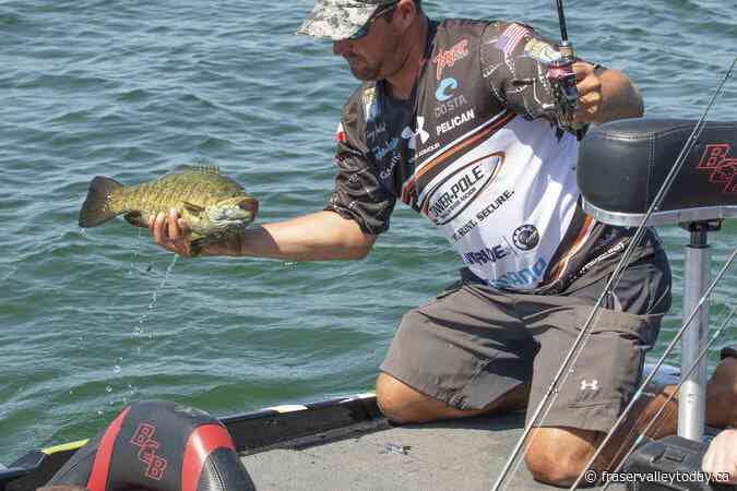 Canadian Cory Johnston stands second heading into final round of Bassmaster Classic