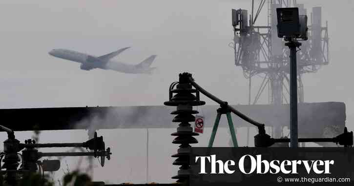 ‘Wake-up call’: ministers launch urgent investigation into Heathrow shutdown