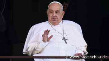 Papst Franziskus zeigt sich wieder der Öffentlichkeit