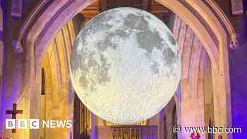 Giant 3D moon part of star-gazing event
