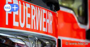 30 Feuerwehrleute im Einsatz: Gartenlaube brennt komplett nieder